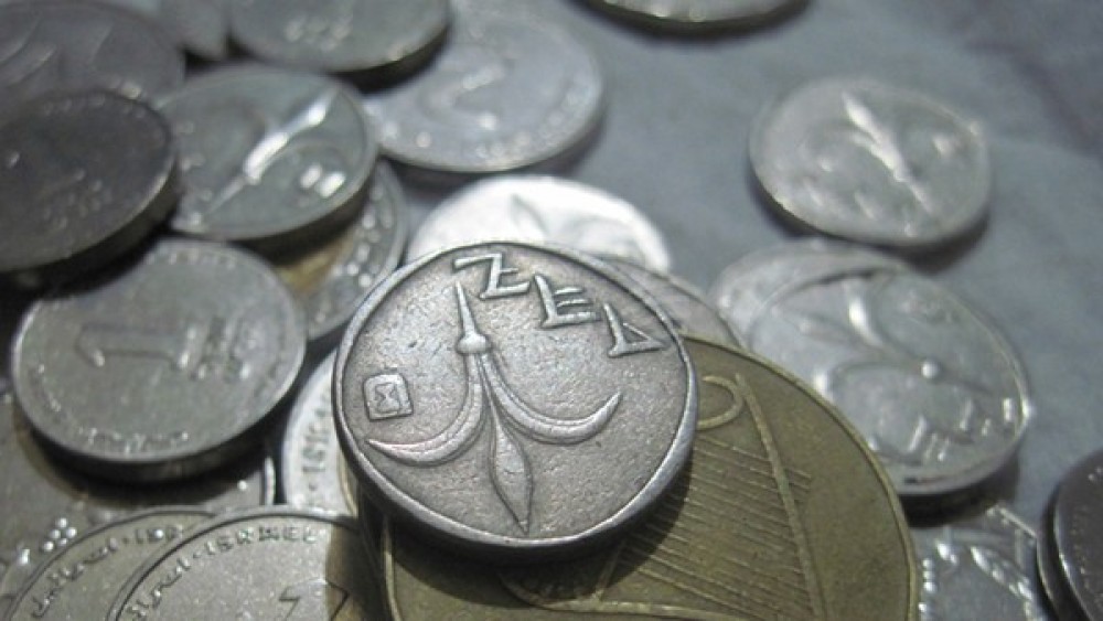 العملات المزورة تنهش جيوب فقراء غزة