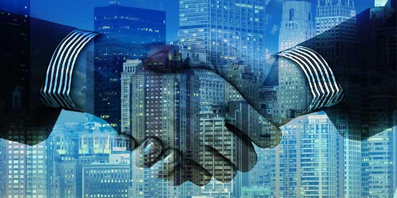 لا يستطيع أحد ركوب ظهرك إلا اذا انحنيت