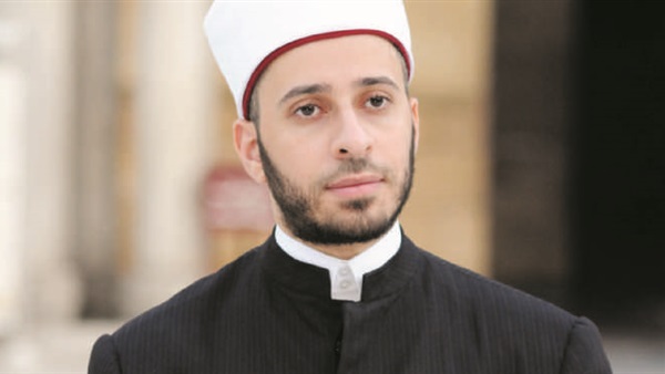 الأزهري: تضييع الموظف وقته في الصلاة إضرار بمصالح الناس