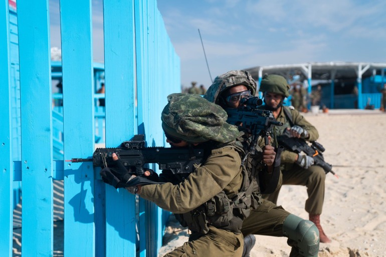 تدريبات إسرائيلية لإنزال فوق جبال ايران والقتال بين السكان 