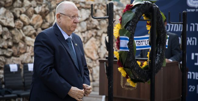 هآرتس: زيارة الرئيس الإسرائيلي للخليل دعم لوحشية الاحتلال وعنف المستوطنين