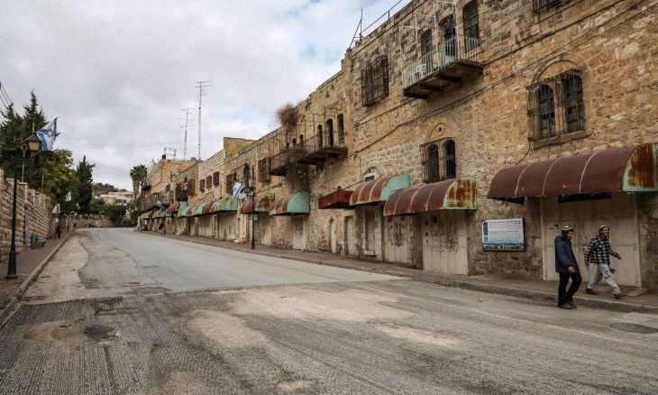 "السلام الآن": الاحتلال يفرغ الخليل من سكانها 