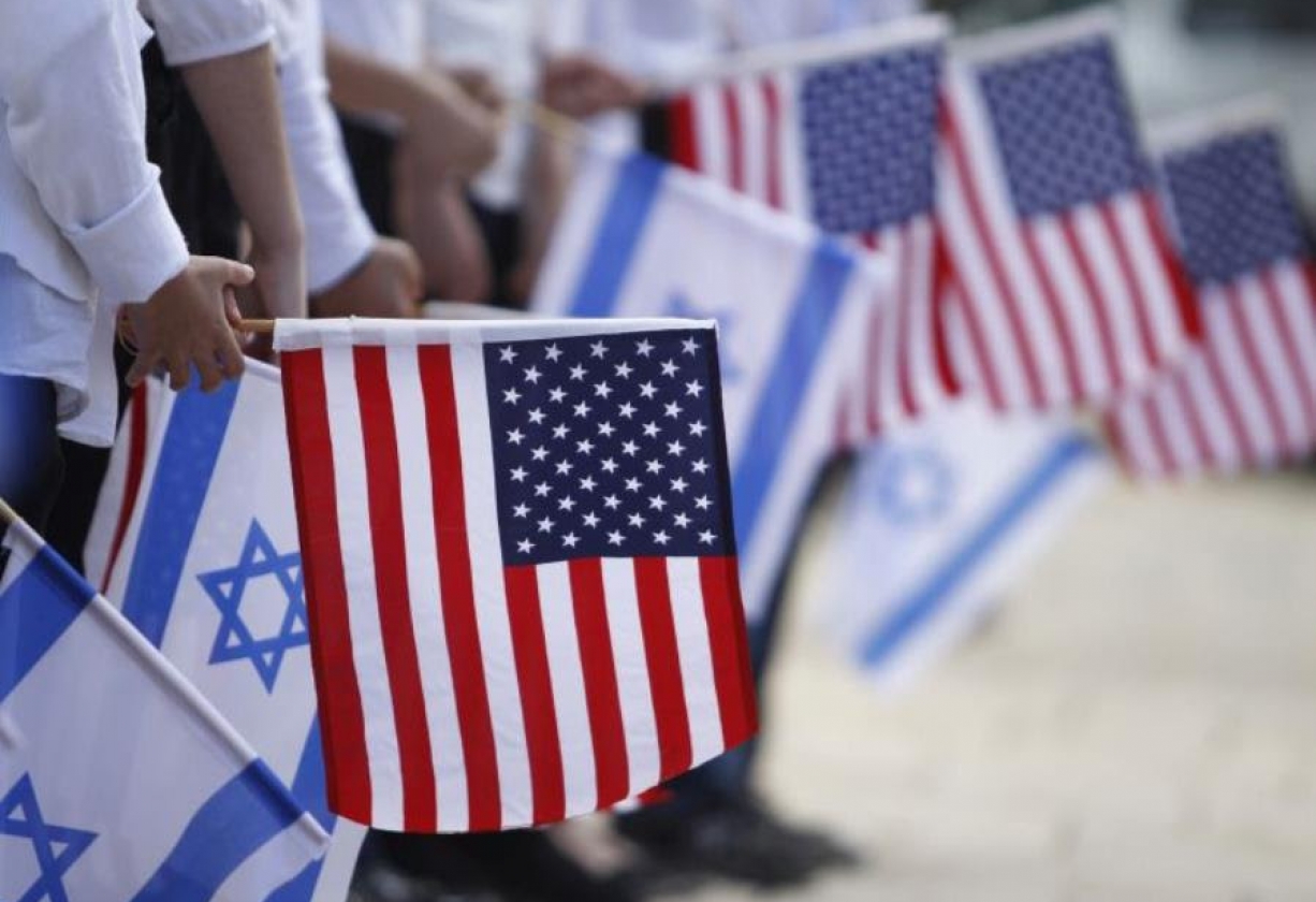كاتب إسرائيلي: أمريكا تترك إسرائيل وحدها تواجه الأفعى الإيراني