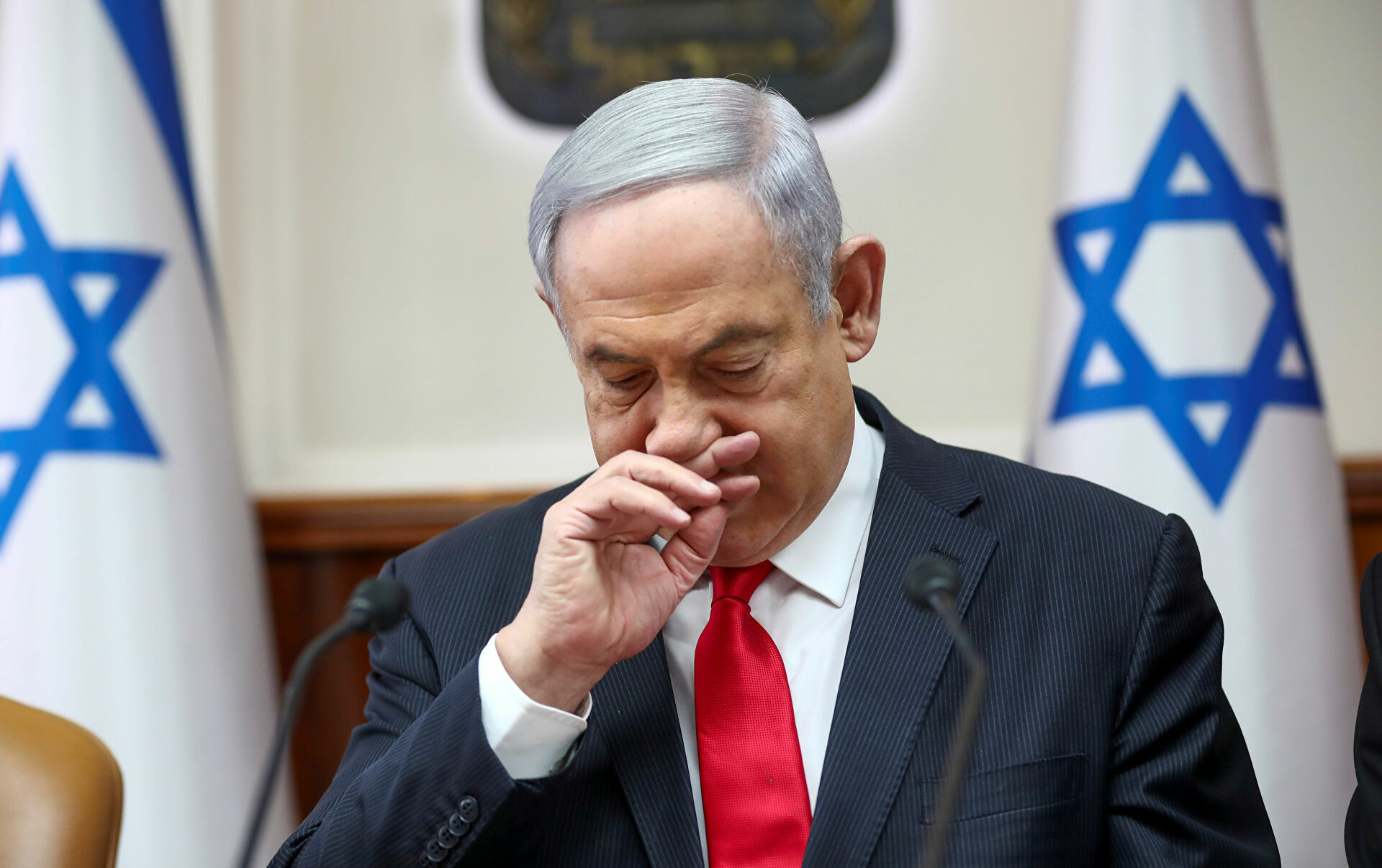 نير حافتس.. كسب أموال نتنياهو وشهد ضده