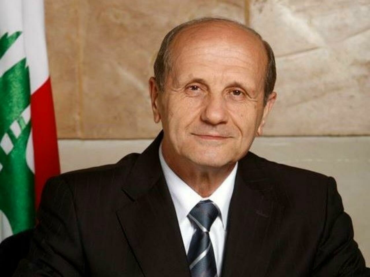 وزير سابق: عملاء إسرائيل "يقبضون بالدولار"