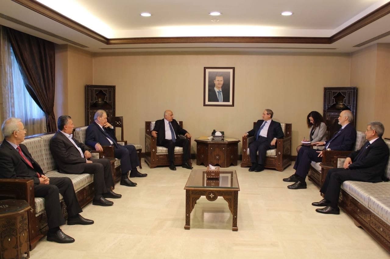 وزير الخارجية السوري يتلقى رسالة من الرئيس عباس إلى الأسد