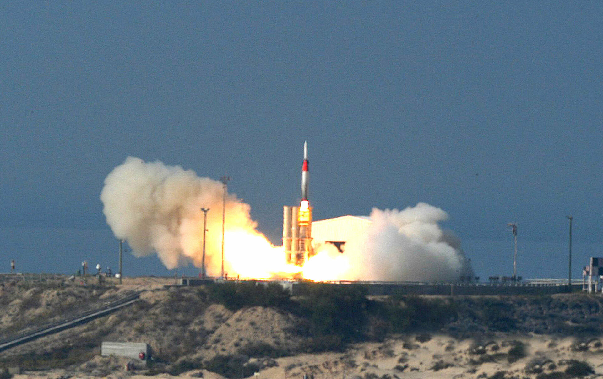 إسرائيل تختبر منظومة مضادة للصواريخ الباليستية