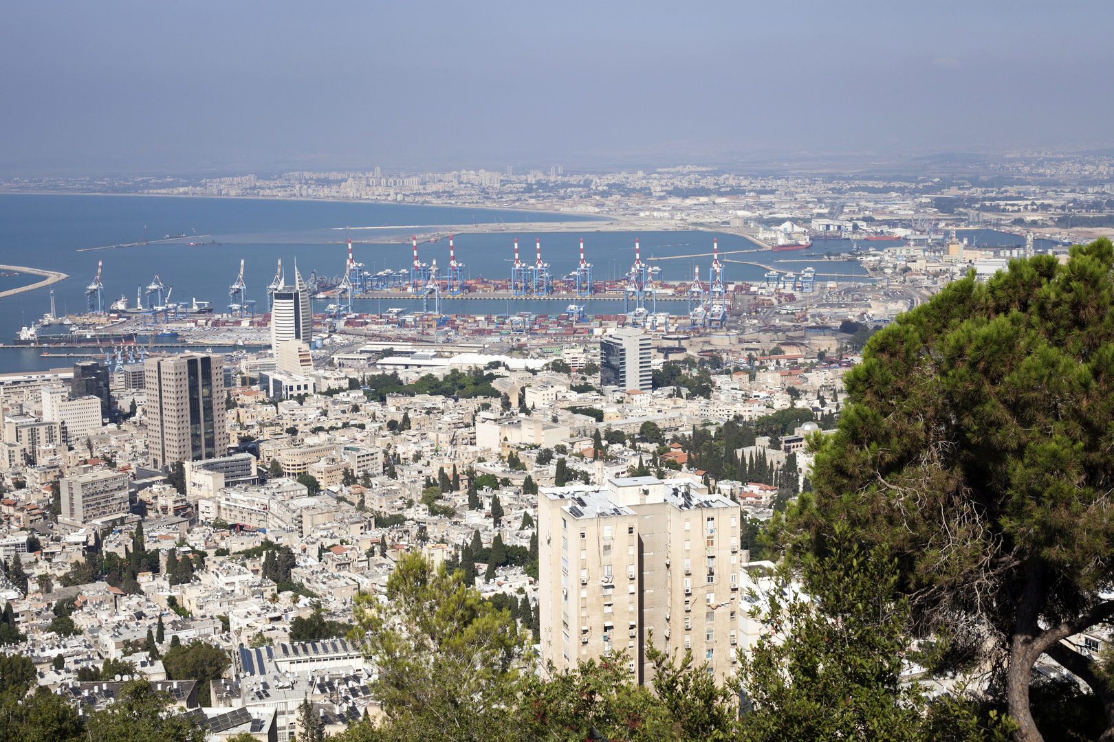 تقرير: 80 ألف مبنى في إسرائيل تحت التهديد في حال 