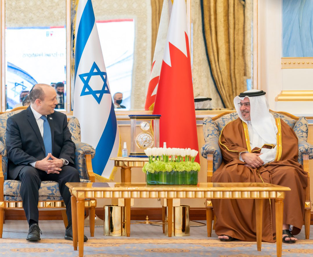 نائب وزير الخارجية البحريني يقر رسمياً بعمل الموساد في بلاده